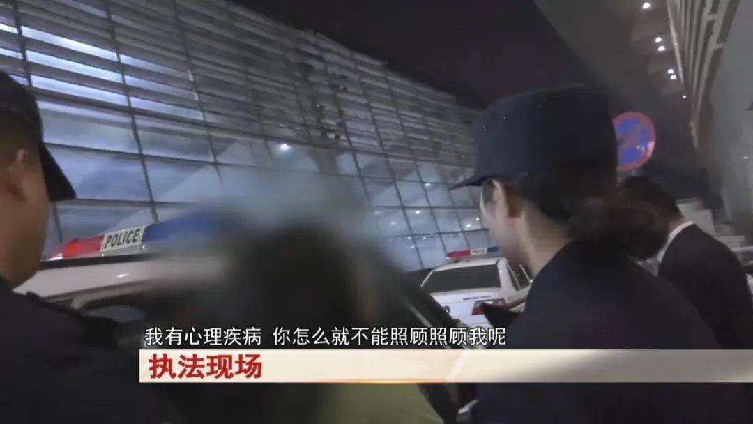 皇冠信用网账号_“老赖”车站被抓皇冠信用网账号，竟质问法官：为何不抓我妈 ！
