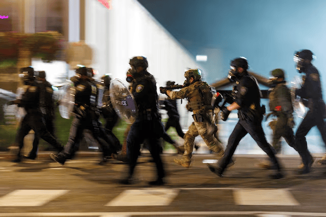 皇冠信用網需要押金吗_特朗普下令出兵波特兰:必要时可动用全部武力