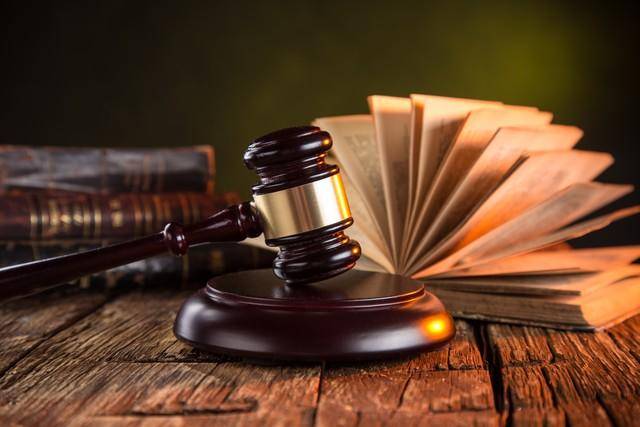 西班牙足球_员工上门讨要工资未果起争吵西班牙足球，老板次日在自家厂房上吊身亡！家属起诉索赔21万，判了