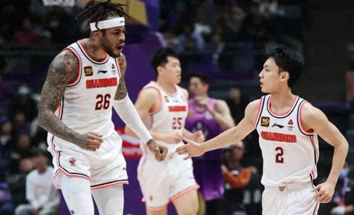 足球罚牌数_正式官宣足球罚牌数，广东男篮VS上海G3开球时间敲定CCTV5直播杜峰变阵争胜