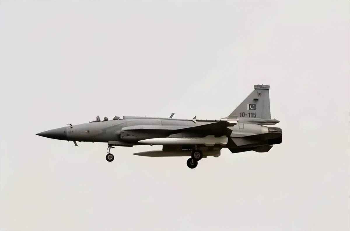 皇冠信用网出租足球_印度航母行踪曝光！180度掉头返航皇冠信用网出租足球，这是在躲巴基斯坦的导弹吗？