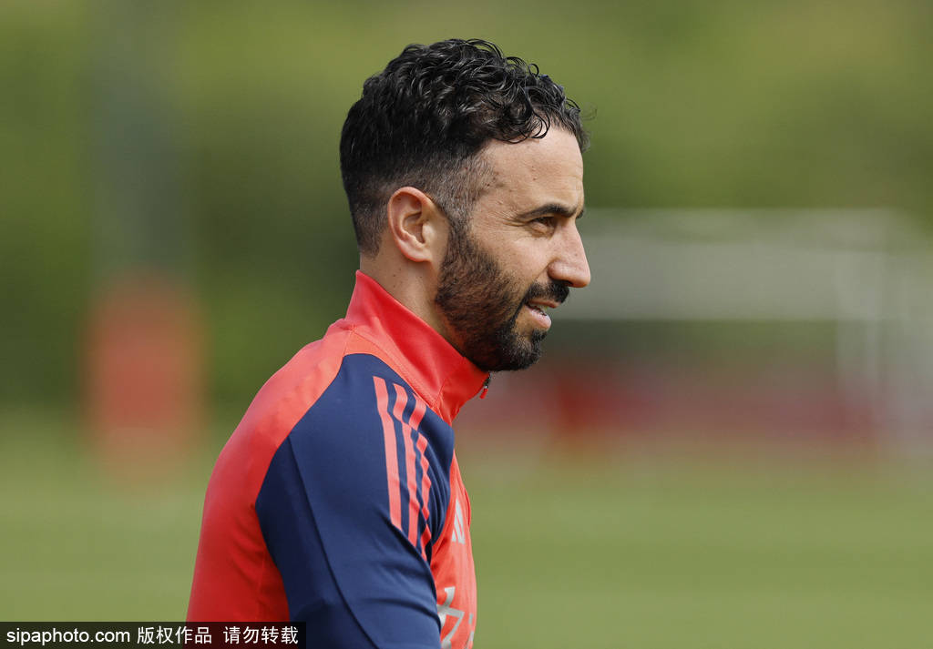 皇冠电竞代理_库尼亚:我在狼队“散步”也能进球皇冠电竞代理!阿莫林:来曼联试试?不跑废了你!