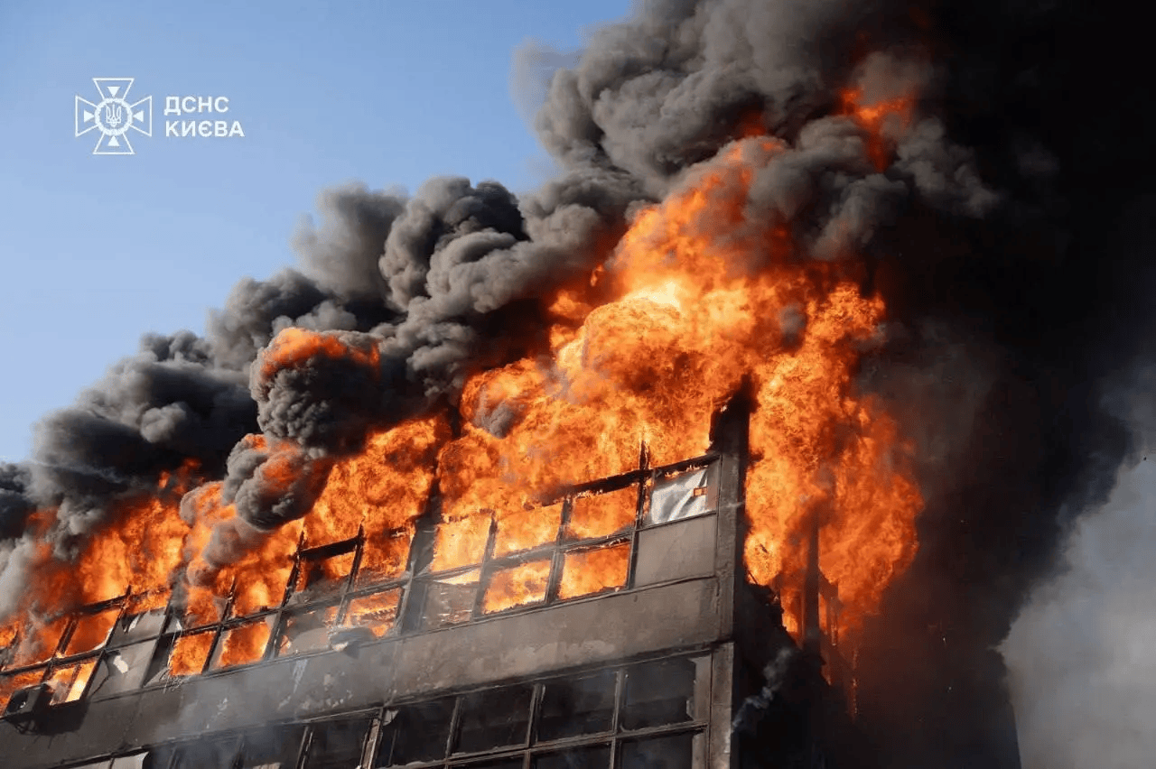 皇冠信用代理_开炸!俄高超弹出击皇冠信用代理,6万架无人机库存充足,乌克兰度过艰难一夜