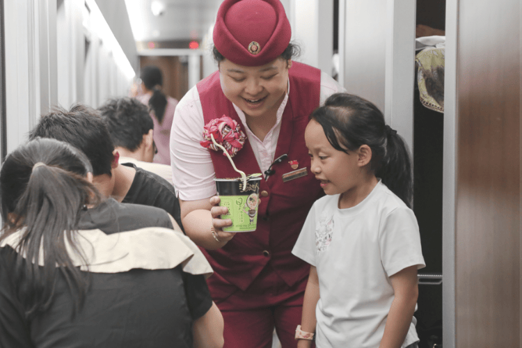 hga030注册_高铁上不能吃泡面hga030注册?需要理解乘客的痛点