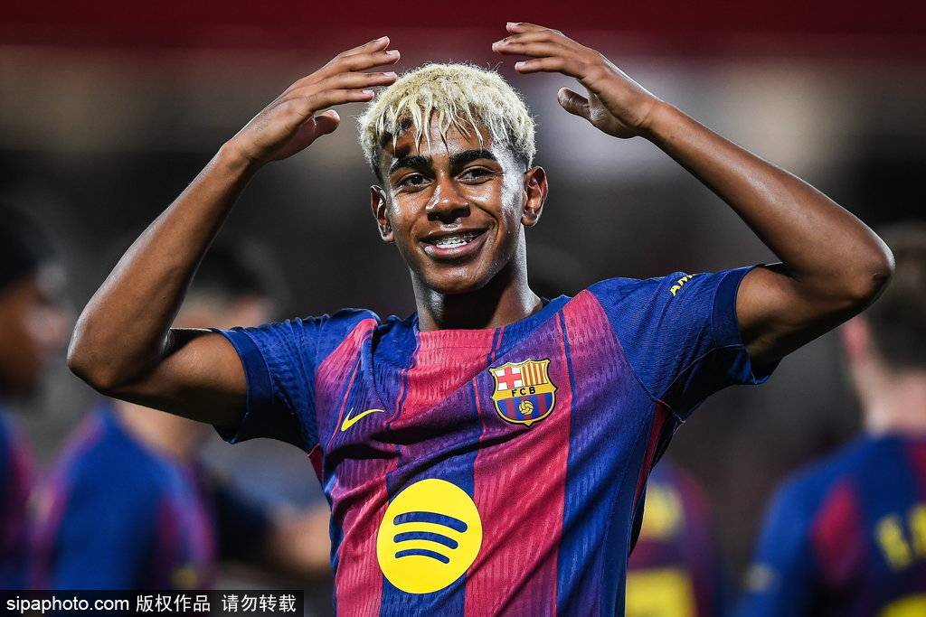 皇冠信用网最新地址_观战台：利物浦打响英超揭幕战 曼联枪手锋线天团火拼