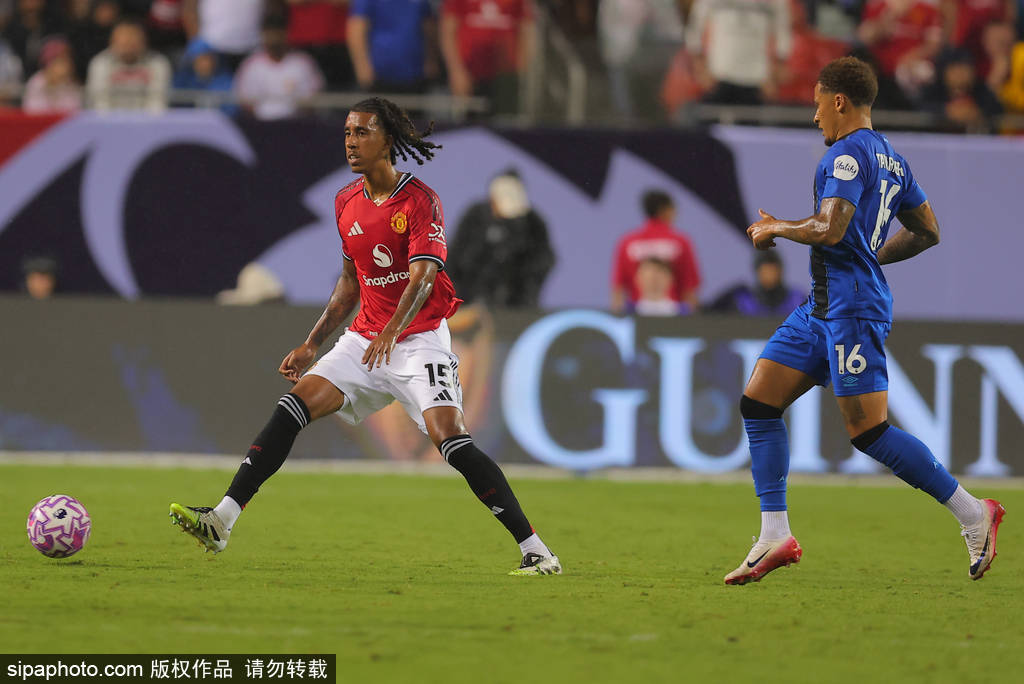 托特纳姆热刺足球
_热议约克雷斯首场英超:0球0助托特纳姆热刺足球
,捋头发21次创纪录