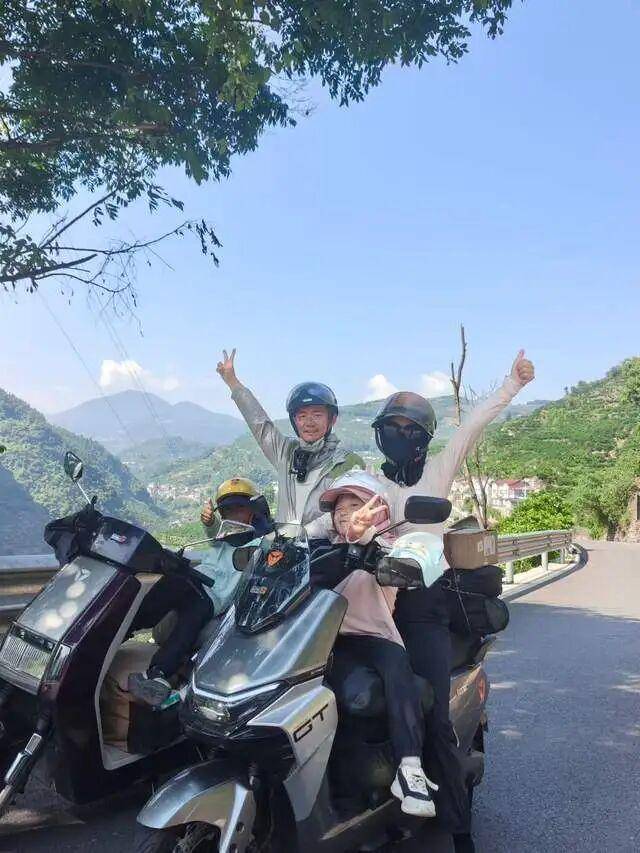 叶尼塞vs索科尔萨拉托夫_骑电瓶车带两娃跨越2000公里!安徽一家四口17天抵达成都叶尼塞vs索科尔萨拉托夫,本人回应:用喜爱的方式带孩子看世界