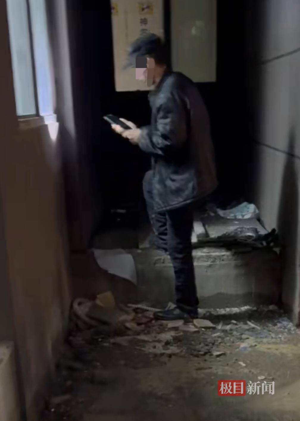 皇冠信用网会员账号_西安11岁男孩玩耍时坠入10多米深井身亡皇冠信用网会员账号，井口外连夜设置围挡，警方等部门介入调查