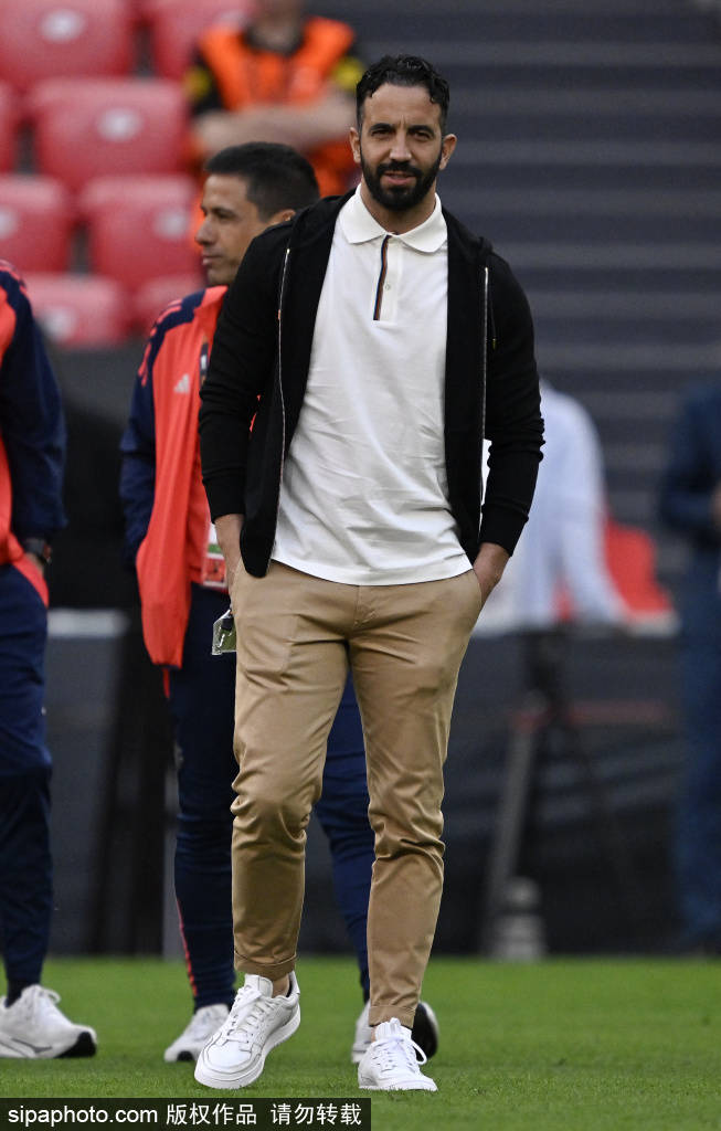 皇冠信用网平台_B费心态揭秘：为何他对阿莫林的战术安排不满皇冠信用网平台？