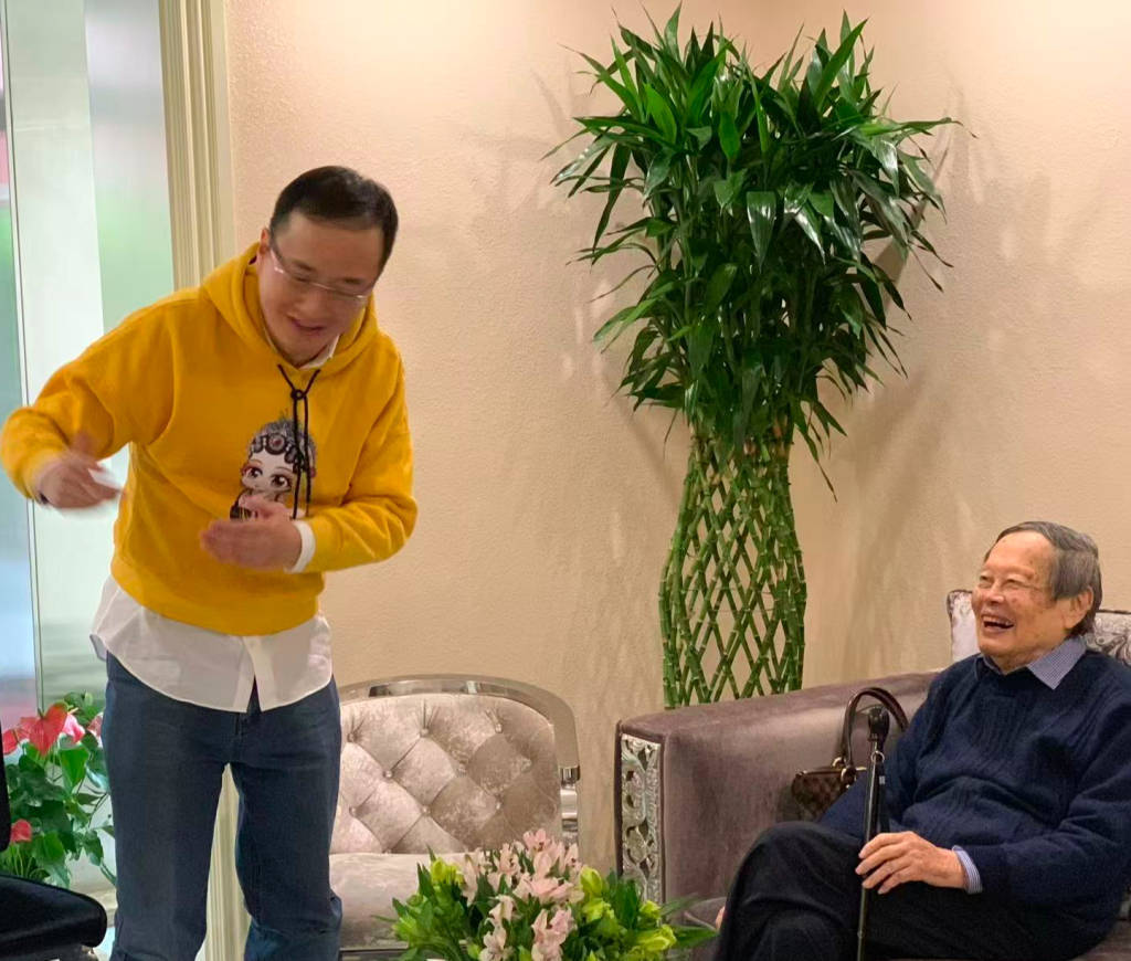 信用网皇冠申请注册_独家｜友人追忆杨振宁：信用网皇冠申请注册他没能二度获诺奖是一个遗憾