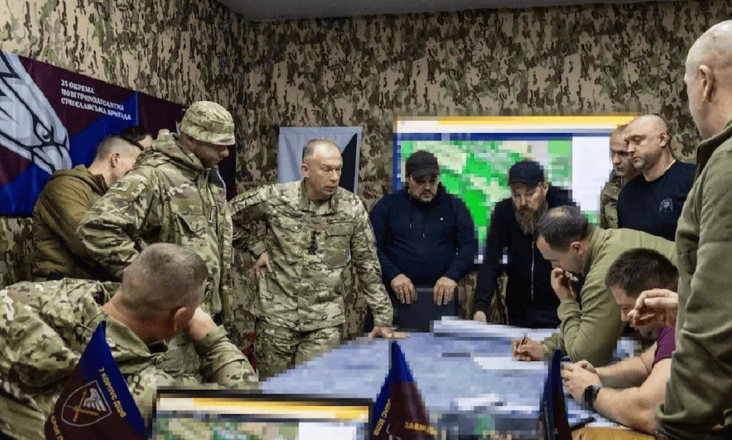 皇冠足球_俄罗斯大捷!乌军法械旅在红军城举了白旗皇冠足球,泽连斯基与瑟尔斯基爆内讧