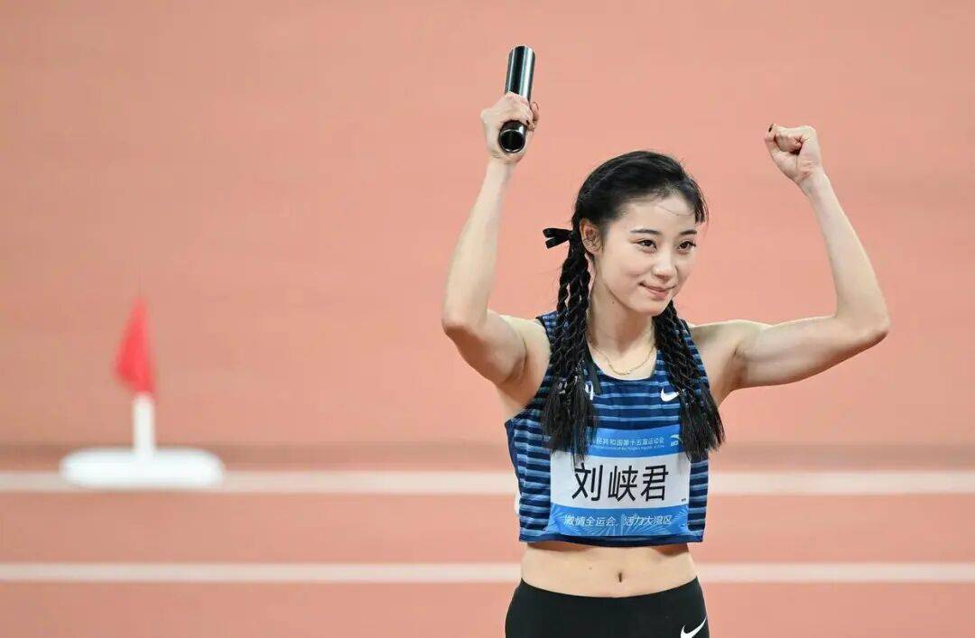 如何申请皇冠信用網会员
_“夺冠能偷偷亲你一下不?”十五运会上如何申请皇冠信用網会员
,这对田径CP的赛场之吻甜上热搜!