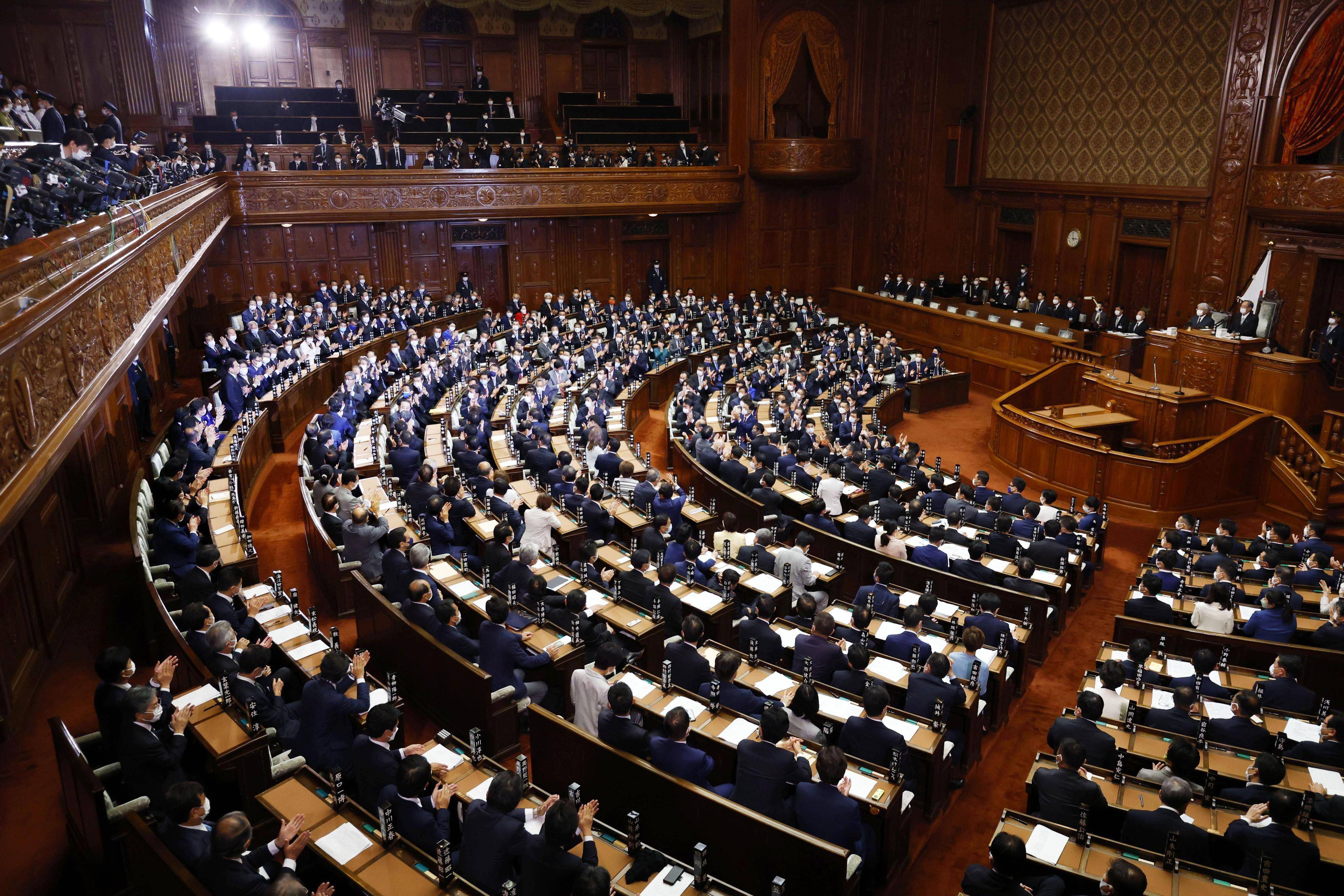 2026世界杯直通名额已确定32席_中国在黄海三天实弹演习2026世界杯直通名额已确定32席，外资紧急撤离出日本，日官员已抵华，高市早苗想体面认输？