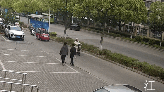 皇冠信用網会员开户_事故频发皇冠信用網会员开户！电动自行车“挡风被”到底该不该用？