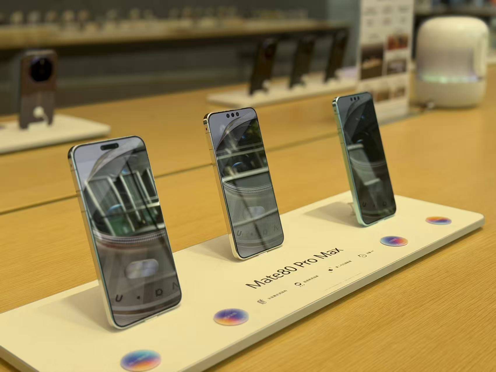 皇冠信用盘登_直击华为Mate 80系列开售首日：排队热皇冠信用盘登，Pro Max版本最受欢迎