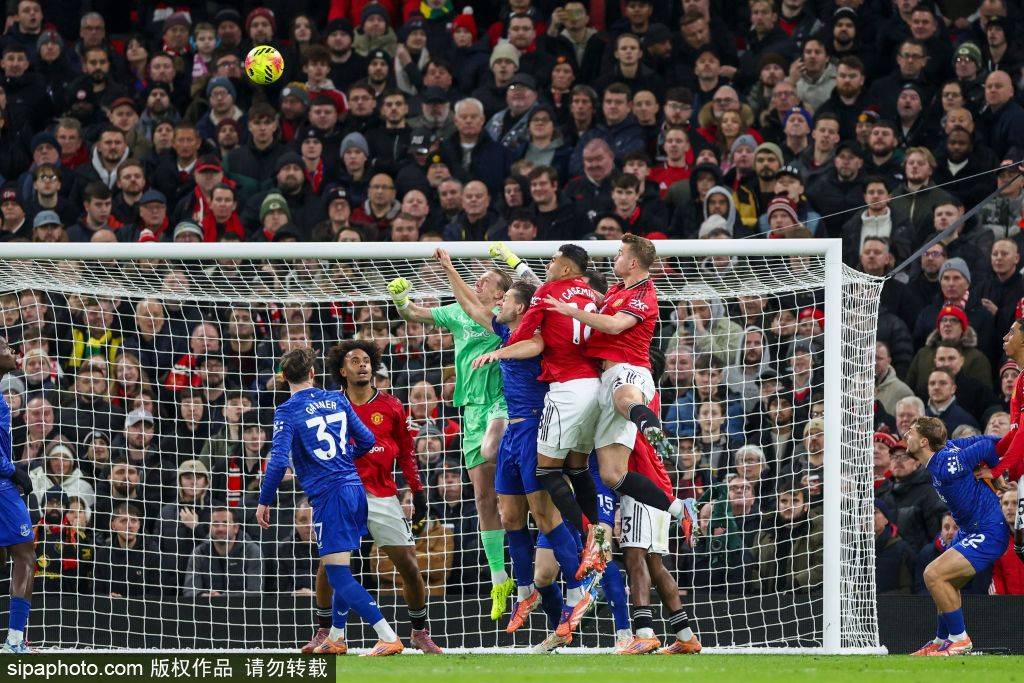 皇冠信用網代理登3_拉门斯本场数据揭秘：2扑救+1解围+13长传皇冠信用網代理登3，曼联2-1水晶宫胜利背后的战术分析