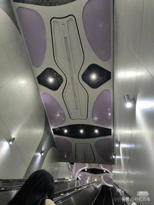 信用网怎么开户_成都地铁一站点灯具形似人脸令人不适信用网怎么开户,建设方:将关闭部分照明灯