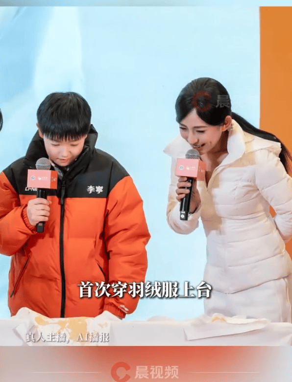 皇冠信用网代理_央视主持人在跨年晚会都穿上了厚衣服皇冠信用网代理！网友感慨：孙颖莎说的话含金量还在上升