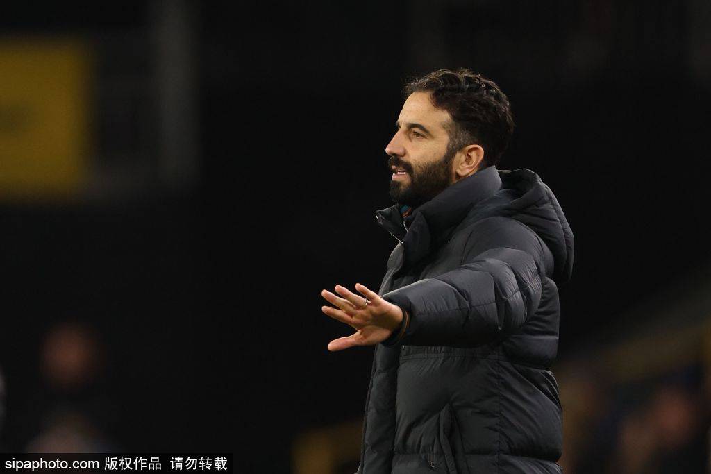 世界杯皇冠平台_曼联球迷热议阿莫林下课:又花几百万 穆帅是对的 不是高层钦定世界杯皇冠平台?