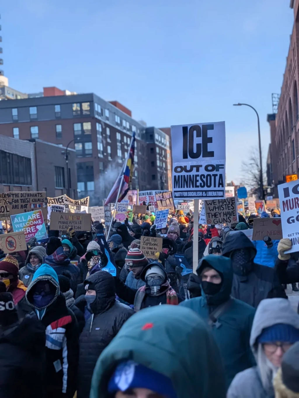 怎么申请皇冠信用网_ICE来了就吹哨子怎么申请皇冠信用网！暴力执法中的明州之冬与零下20°C的SOS