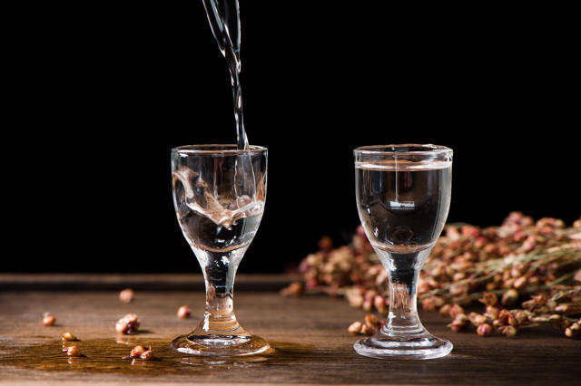 皇冠信用网注册开通
_男子邀请邻居到家“喝早酒”后心梗死亡 家属向邻居索赔30余万 一审被驳回